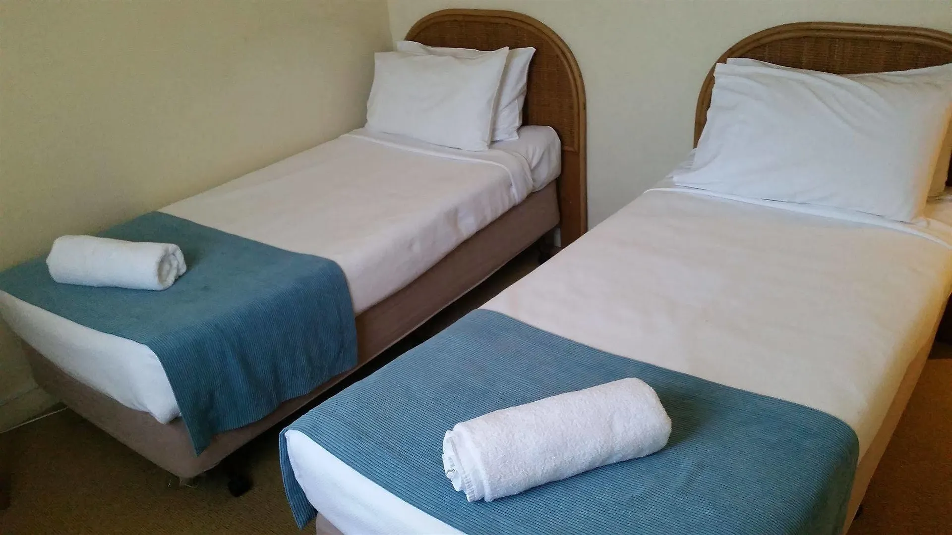 Seascape Holidays - Tropical Reef Apartments Port Douglas Australia