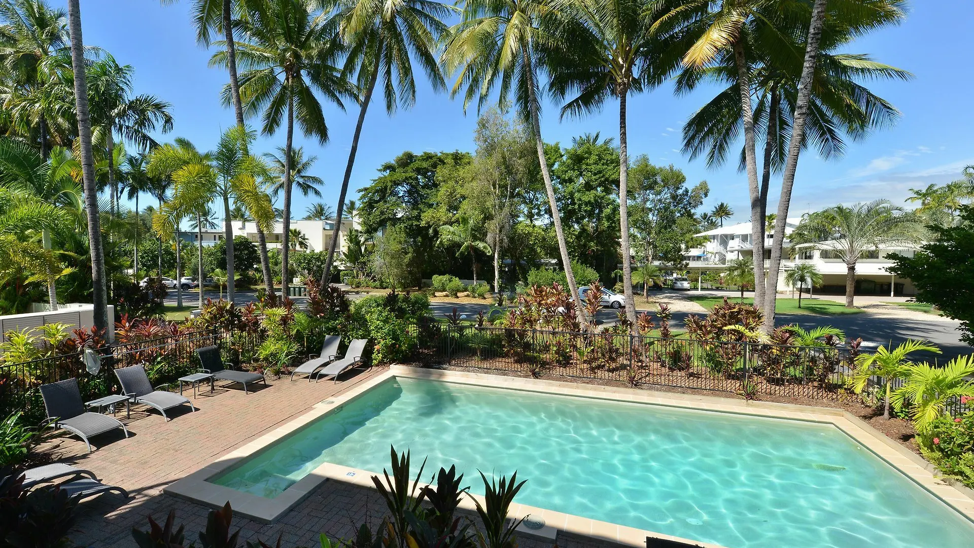 Seascape Holidays - Tropical Reef Apartments Port Douglas
